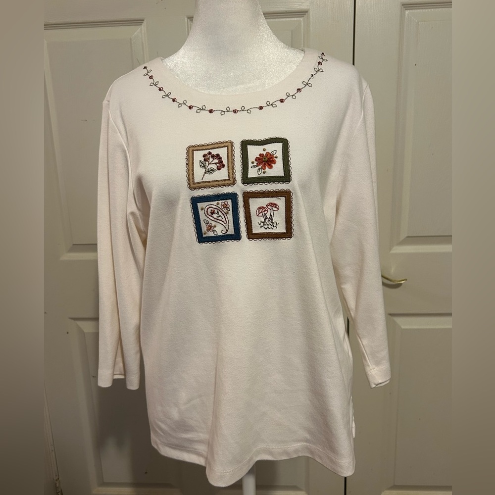 Alfred Dunner cream embellished short sleeve sweater Petite Large
